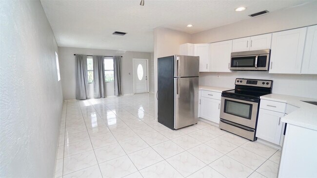 Building Photo - 5908 NW 81st Ave