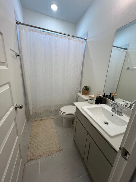 Building Photo - 401 Loganberry Dr