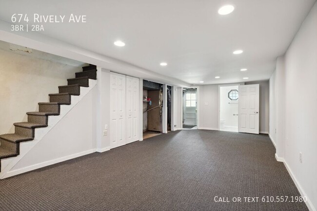 Building Photo - 674 Rively Ave