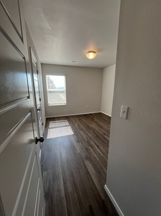 Building Photo - *Pre-leasing* Three Bedroom | Two and a Half Bathroom Home in Farmington
