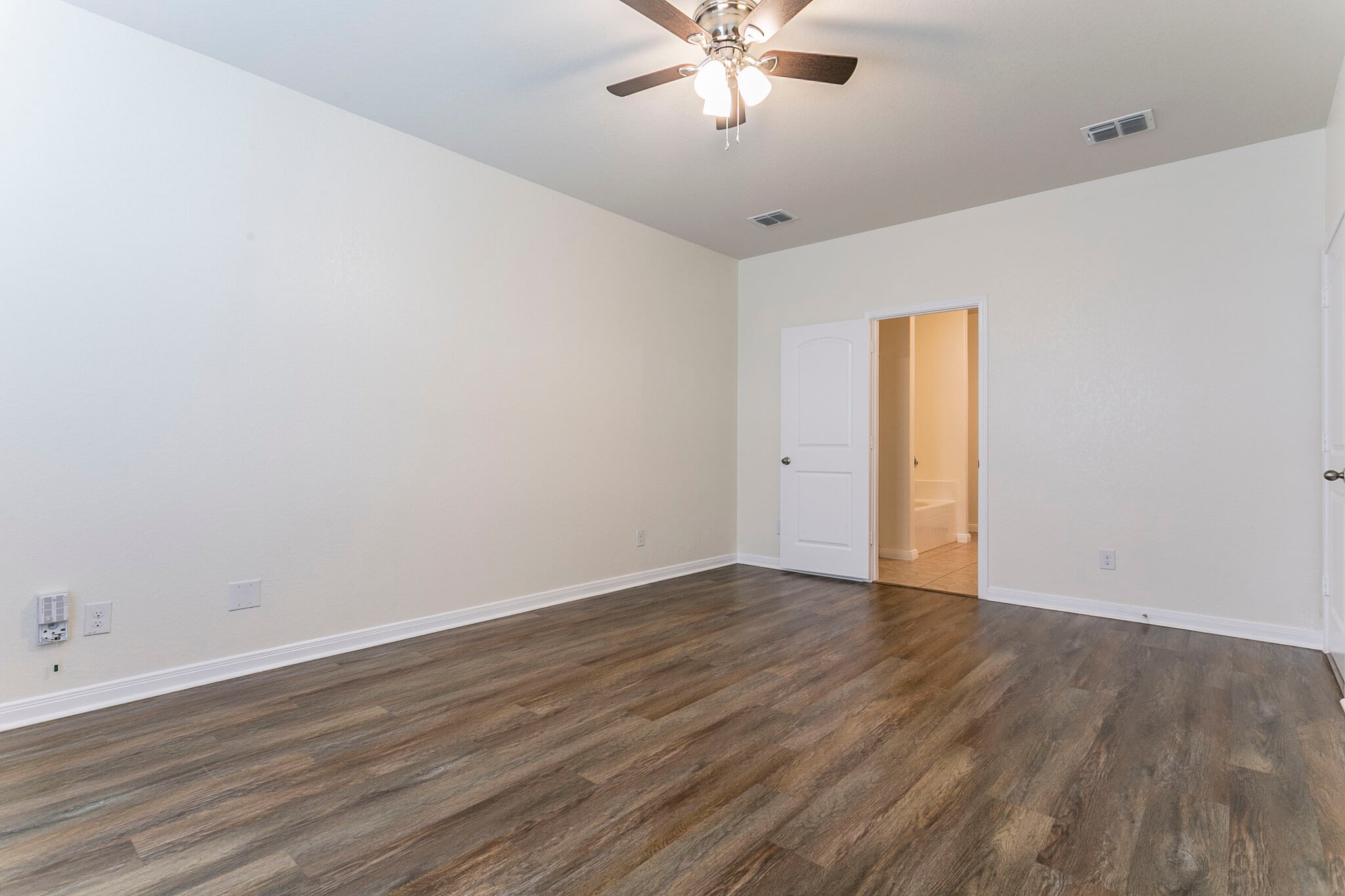 Building Photo - 211 Azalea Way