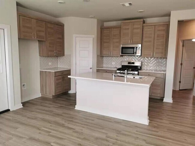 Building Photo - 118 Dedina Dr