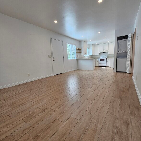 Building Photo - 1845 N Vulcan Ave