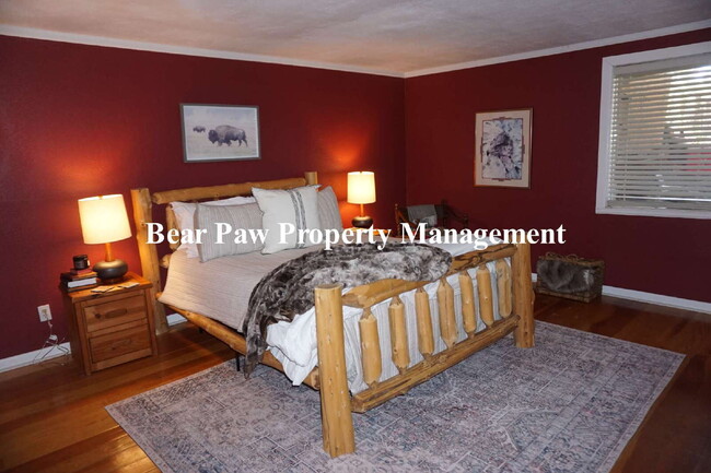 Building Photo - "Charming Evergreen Retreat: Spacious 3-Be...