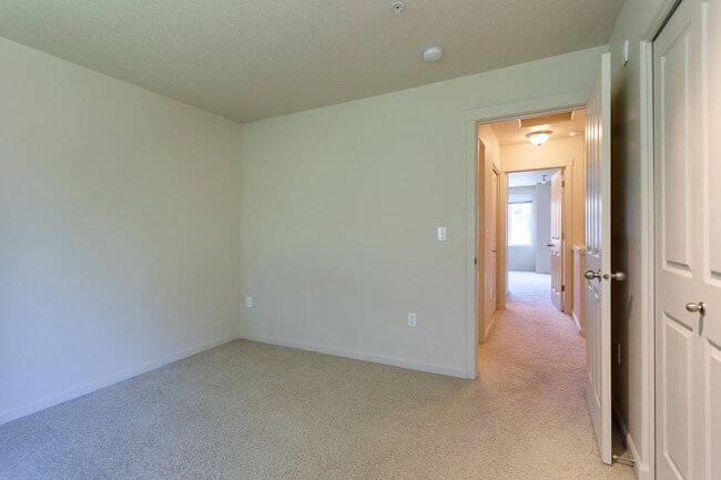 Building Photo - Beautiful Townhouse Available in Cedar Mill!