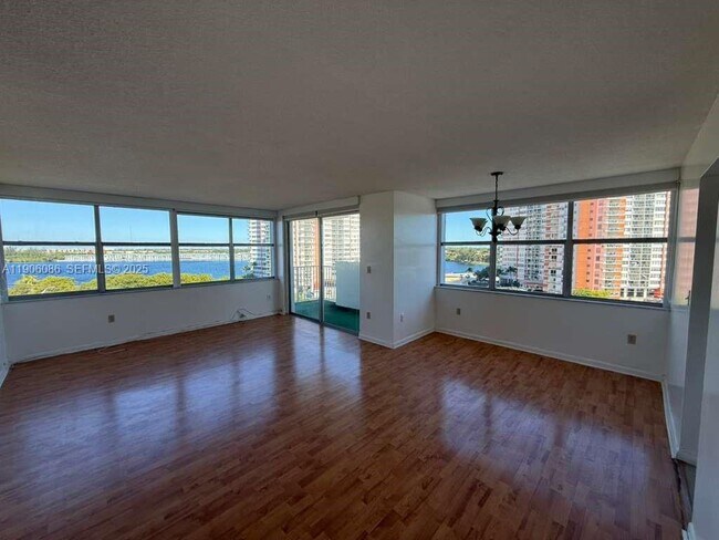 Building Photo - 1200 NE Miami Gardens Dr