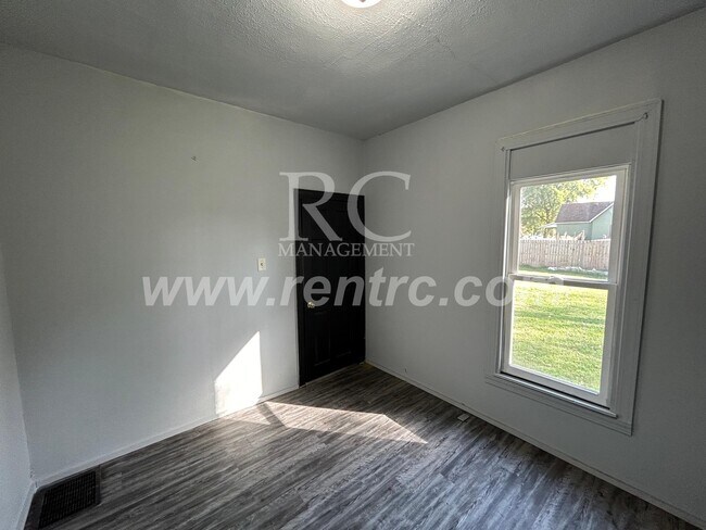 Building Photo - 18 Indiana-