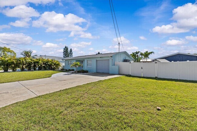 Building Photo - 310 Westwinds Dr E