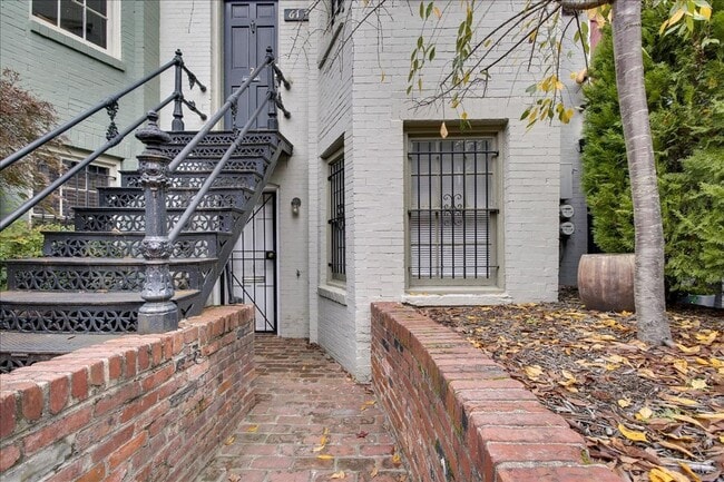 Building Photo - 612 C St NE