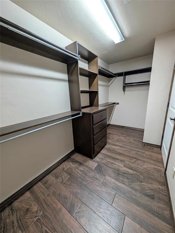 Building Photo - 6405 Bentwood Dr