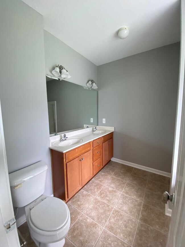 Building Photo - Home Highwoods Plantation