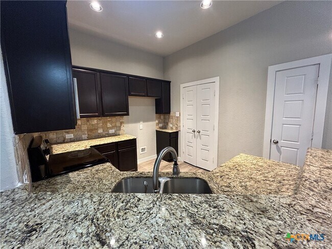 Building Photo - 537 Creekside Frst