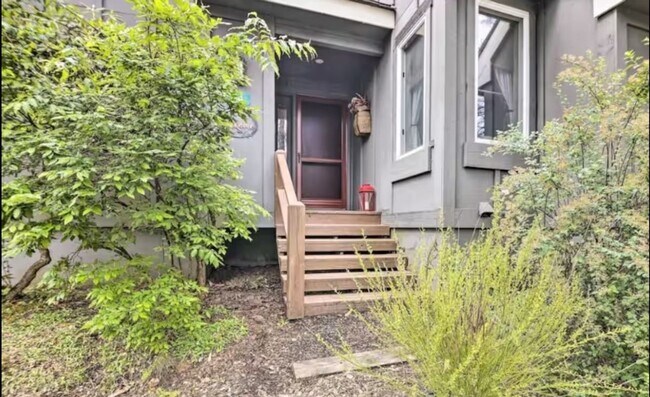 Building Photo - Charming 2BR Townhome in Lake Harmony