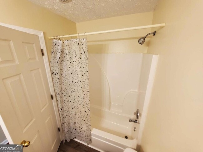 Building Photo - 5450 Twin Lakes Dr