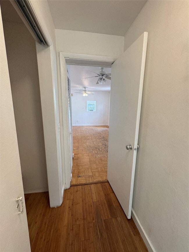 Building Photo - 113 SE 4th St