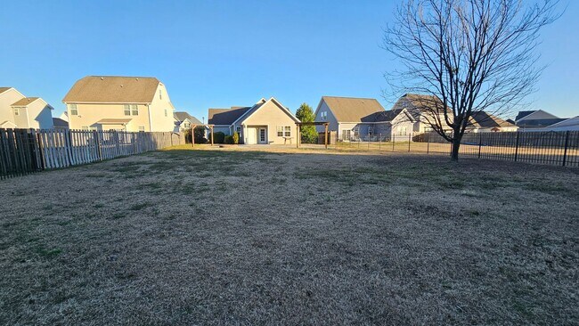 Building Photo - 3BR 2 BA Maple Hill