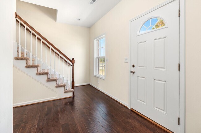 Building Photo - Spacious 4 Bedroom 2.5 Bath Home