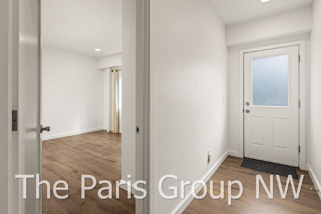 Building Photo - Delightful Magnolia 4br Remodel * Walkable Salmon Bay Location, Central Yet Quiet