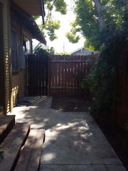 Building Photo - 495 Gaviota Ave