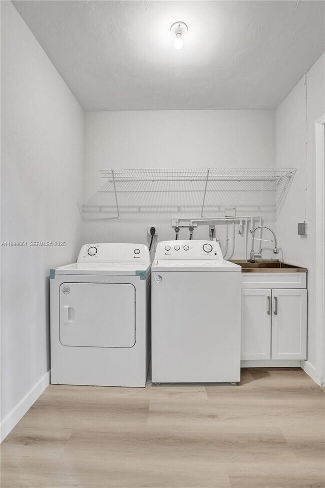 Building Photo - 6860 SW 18th Ct