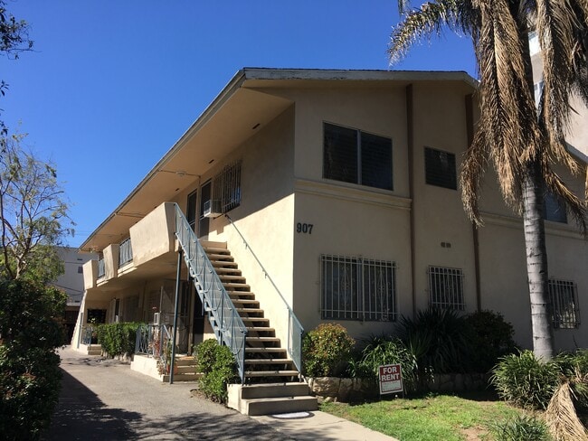 Building Photo - 907 N Gardner St