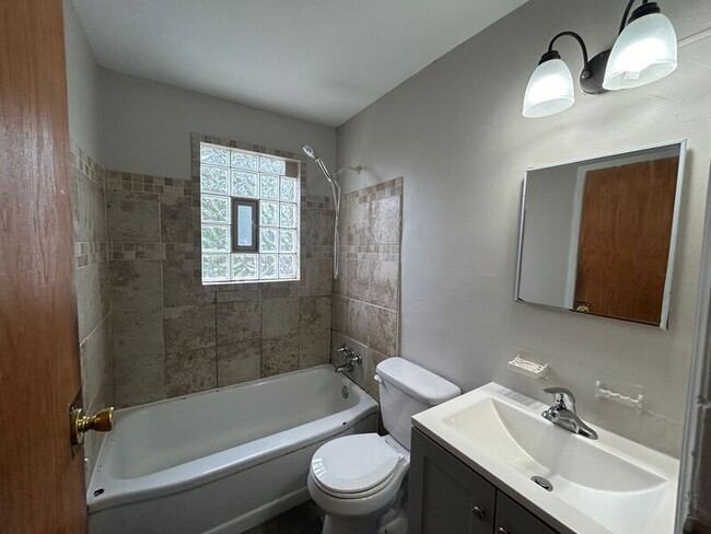 Building Photo - 1310 Chardon Ct