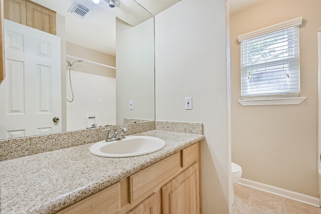 Building Photo - 1113 N Heron Dr