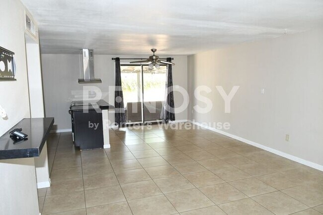 Building Photo - Updated 3 BD/2 BA/2 CG Home w/Pool Near Thunderbird & I-17 in Phoenix!
