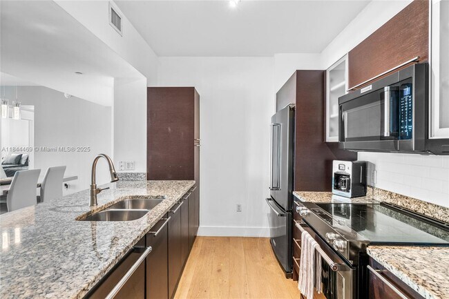 Building Photo - 951 Brickell Ave