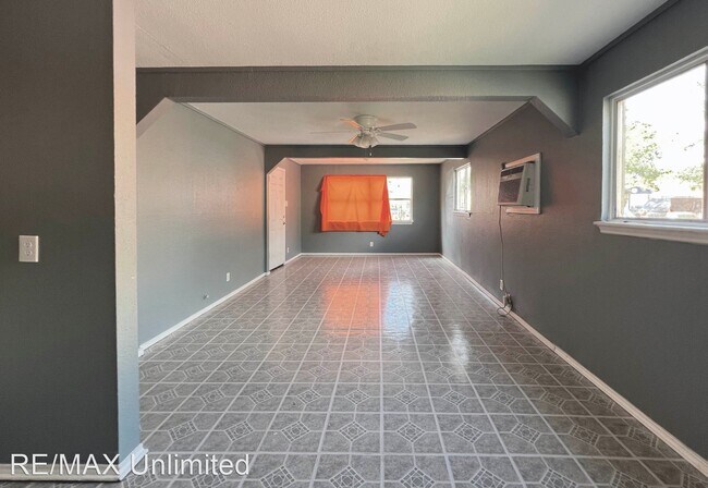 Building Photo - 3 br, 1 bath House - 915 Sams Dr