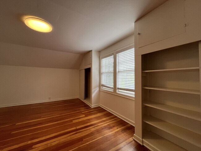 Building Photo - Stunning Rose City Park 5BD 2BA Home with Gas Fireplace Updated Finishes, Air Conditioning & Laun...