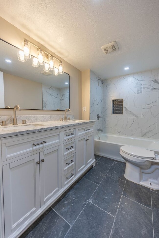 Building Photo - 4 Bed, 2 Bath Home in Morgan, PA AVAILABLE NOW!