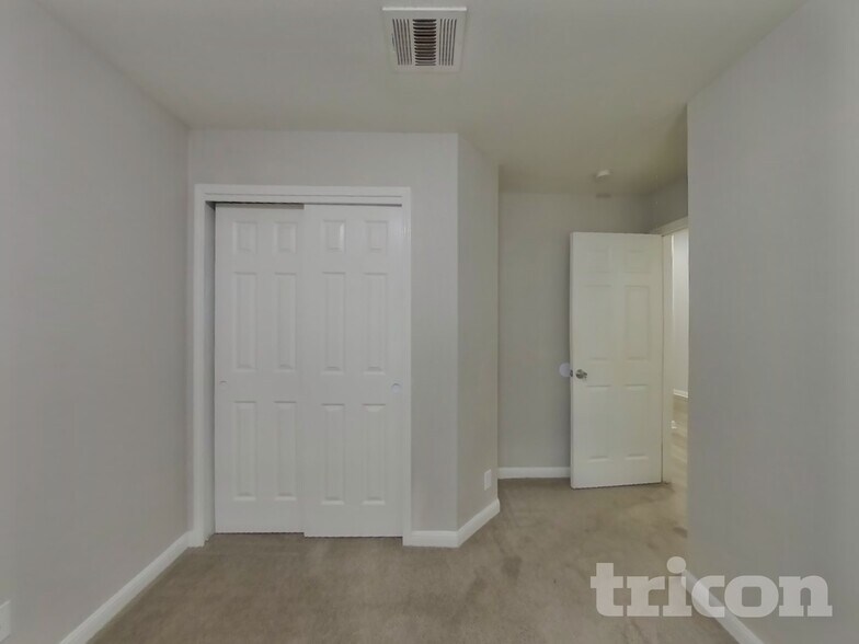 Building Photo - 4842 Dahlia Terrace