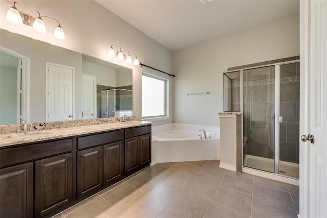 Building Photo - 9408 Lakeway Dr