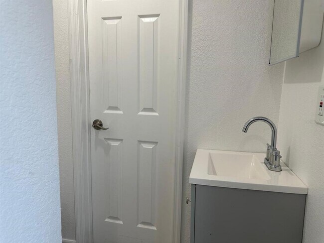 Building Photo - 3061 Crystal Hills Dr