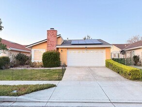 Building Photo - Bright & Spacious 3 Bedroom, 2 Bath Home in Fremont — Solar Included!