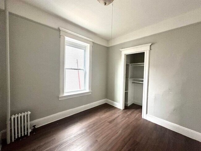 Primary Photo - 290 Summit Ave