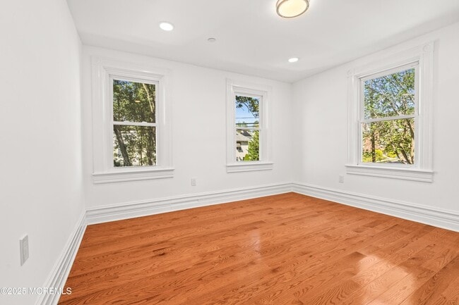 Building Photo - 73 3rd Ave