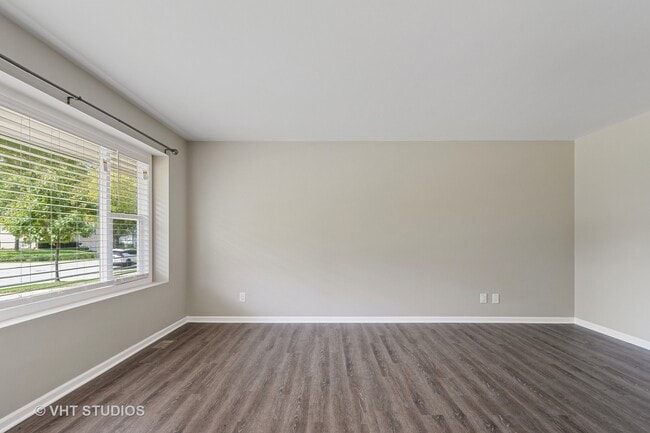 Building Photo - 92 Circle Dr W
