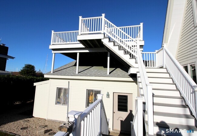 Building Photo - 147 Captains Dr