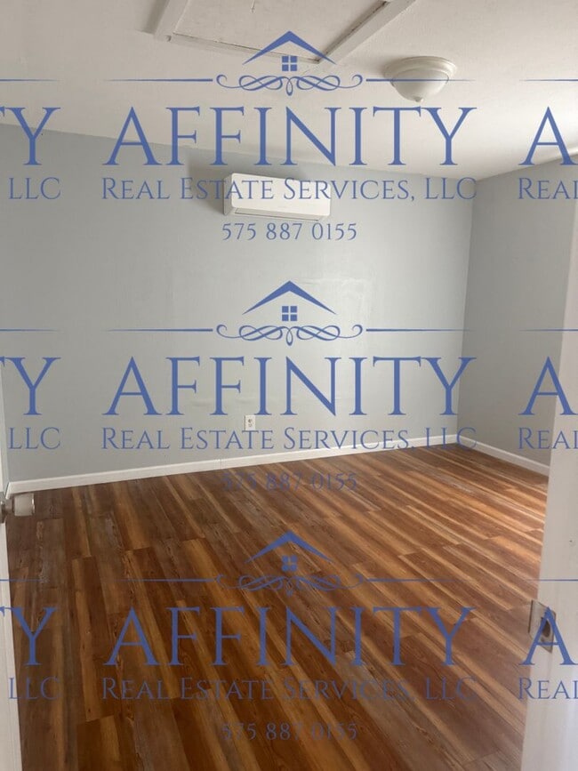 Building Photo - 2 Bedroom Home