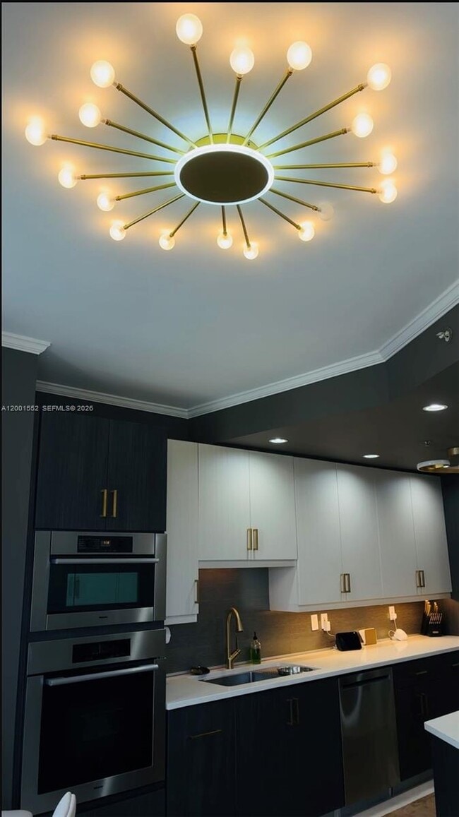 Building Photo - 848 Brickell Key Dr