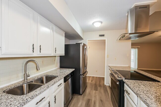 Building Photo - 4221 Sweetgum Way