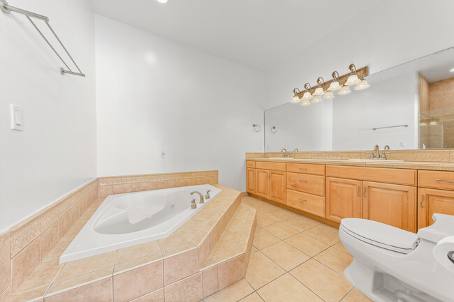 Primary ensuite bathroom - 1026 E Verdugo Ave