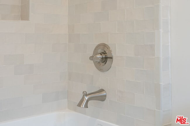 Building Photo - 314 N Venice Blvd