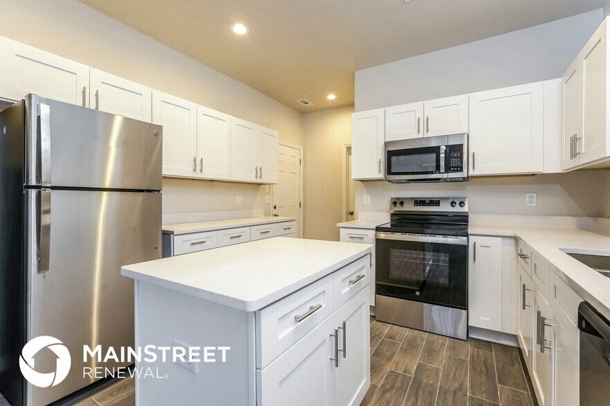 Building Photo - 3717 Whitworth Dr