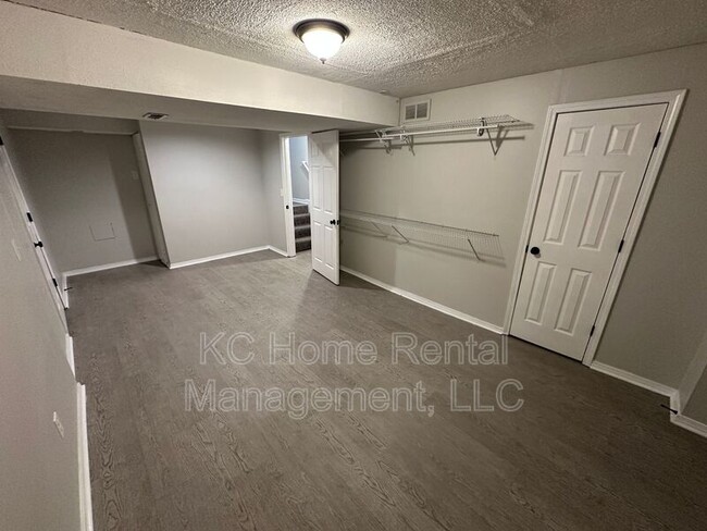 Building Photo - 1400 Cypress Dr