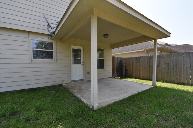 Building Photo - 21603 Falvel Lake Dr