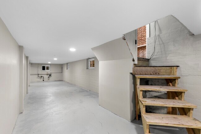 Building Photo - 165 Van Nostrand Ave