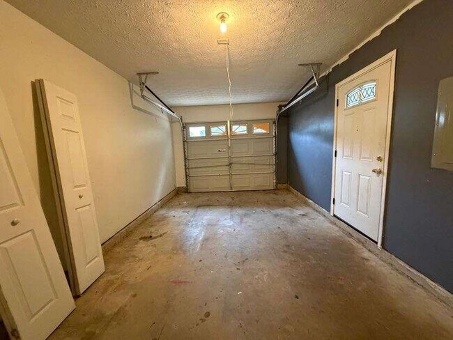 Building Photo - 5196 Tew Ln SW